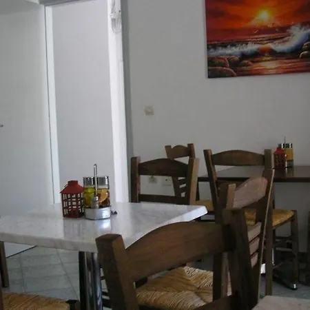 Finikas Santorini
