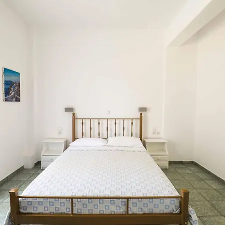 Finikas Santorini Kamári