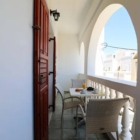 Finikas Santorini Kamári