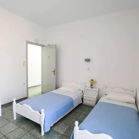 Finikas Santorini Hotel 3*