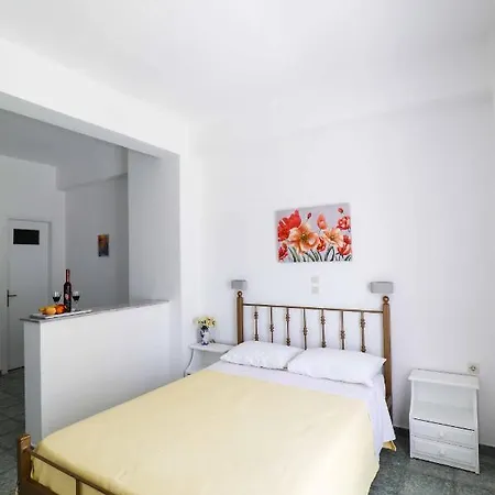 Finikas Santorini Kamári