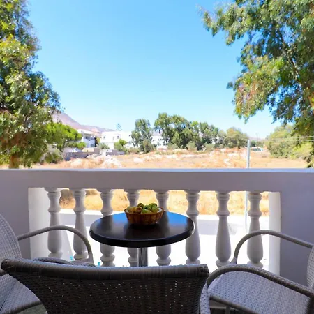 Finikas Santorini Hotel 3*