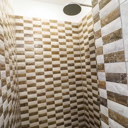 Finikas Santorini Kamári