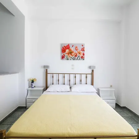 Finikas Santorini Kamári