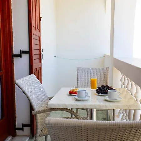 Finikas Santorini 3*