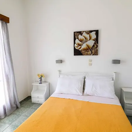 Finikas Santorini 3* Kamári