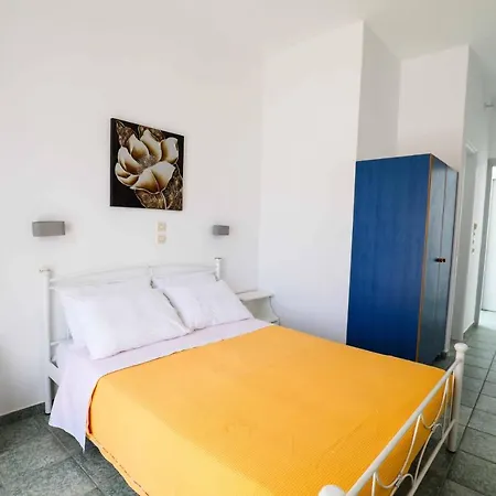 Finikas Santorini
