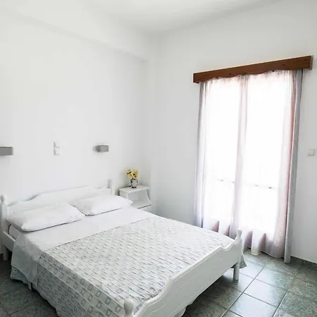 Finikas Santorini 3*