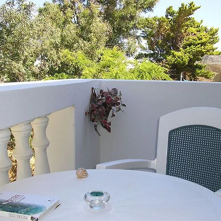 Finikas Santorini