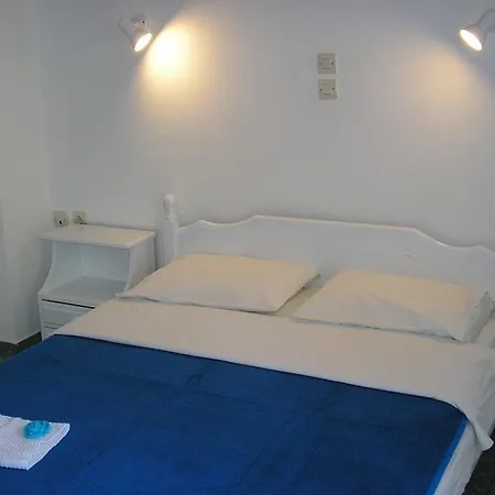 Finikas Santorini Kamári