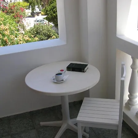 Finikas Santorini 3*