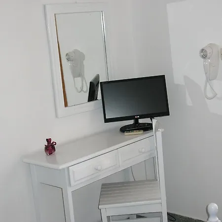 Finikas Santorini Kamári