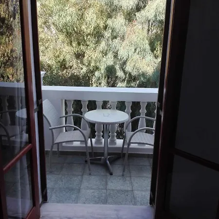 Finikas Santorini 3*