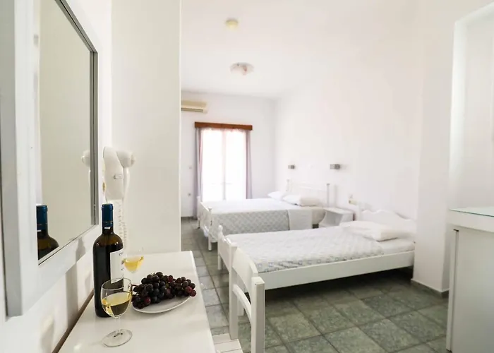 Finikas Santorini Hotel Kamári