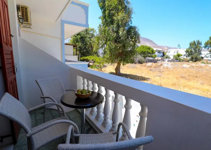 Finikas Santorini Hotel Kamári