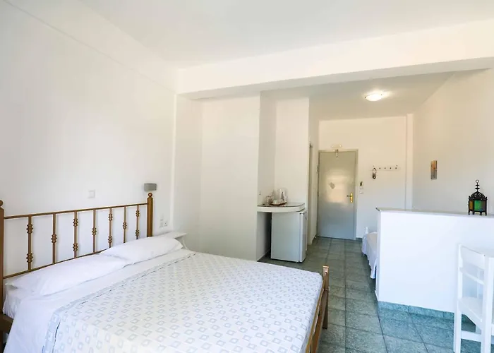 Finikas Santorini Kamári