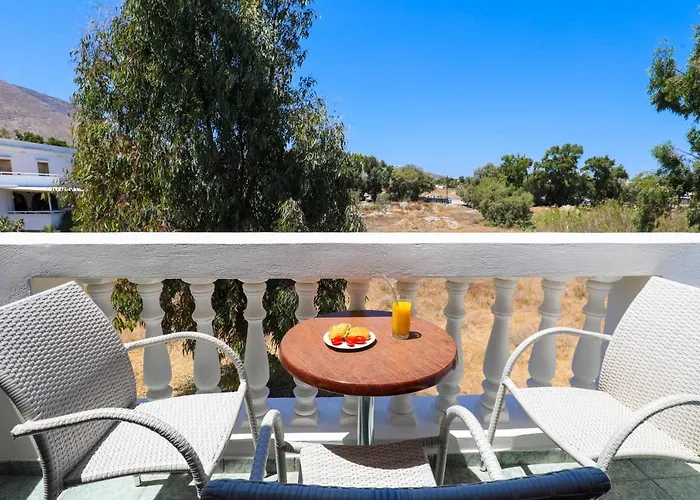 Finikas Santorini Hotel Kamári