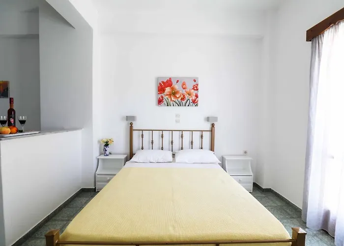 Finikas Santorini Kamári