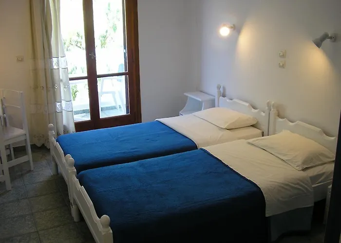 Hotel Finikas Santorini 3*
