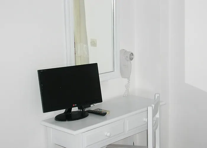 Finikas Santorini Kamári