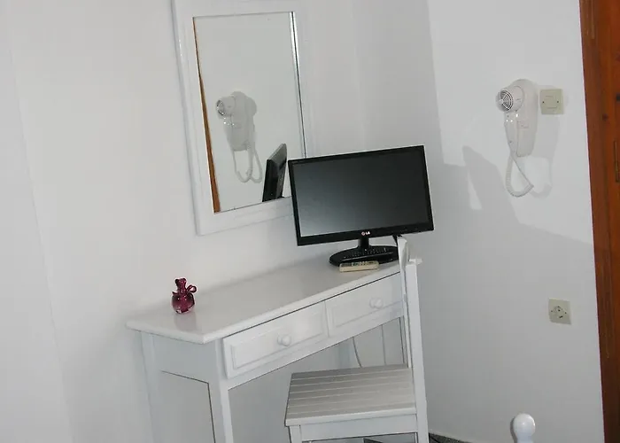 Finikas Santorini Kamári