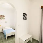Finikas Santorini Hotel Kamári