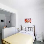 Finikas Santorini Kamári