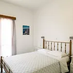 Finikas Santorini 3* Kamári