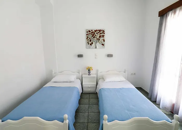 Hotel Finikas Santorini 3*