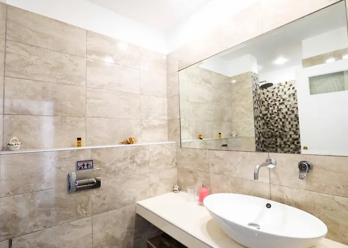 Finikas Santorini 3*