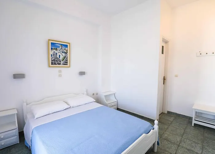 Finikas Santorini Kamári